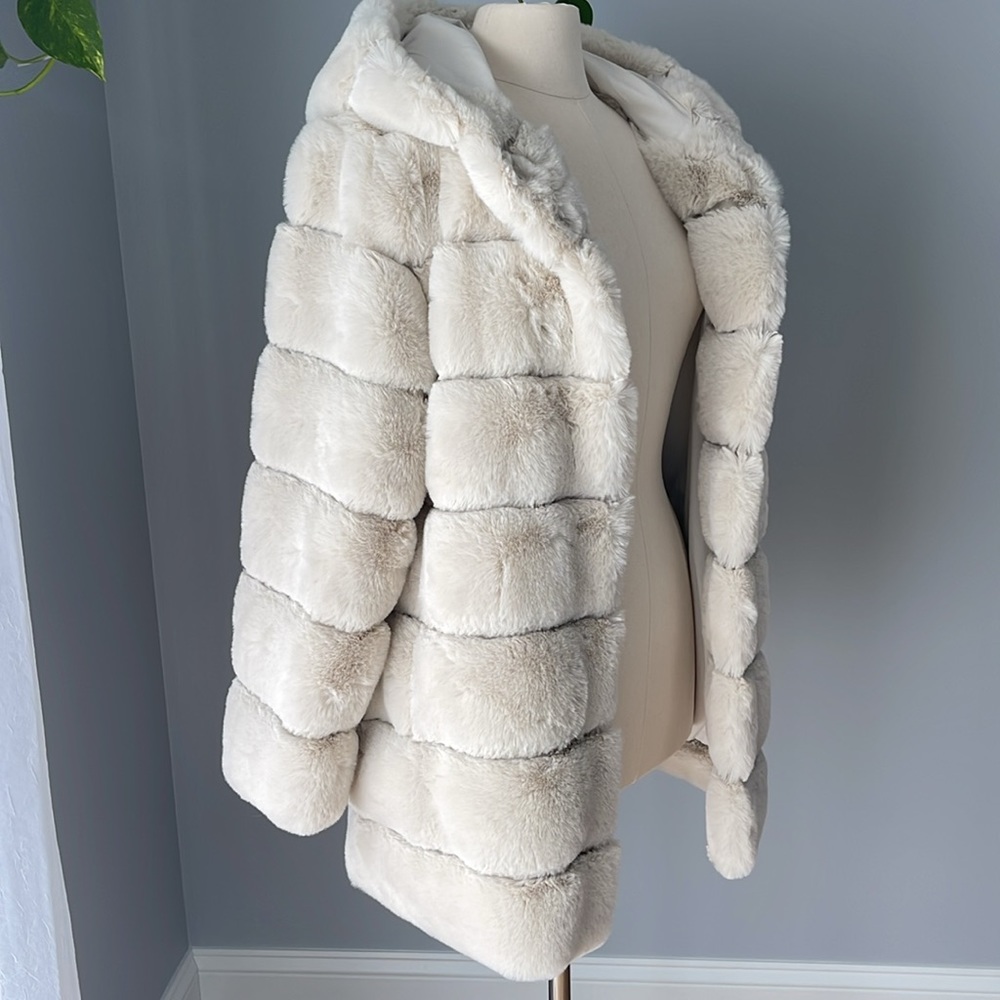 BCBGMAXAZRIA Cream Faux Fur Hooded Coat Size S - Picture 6 of 12